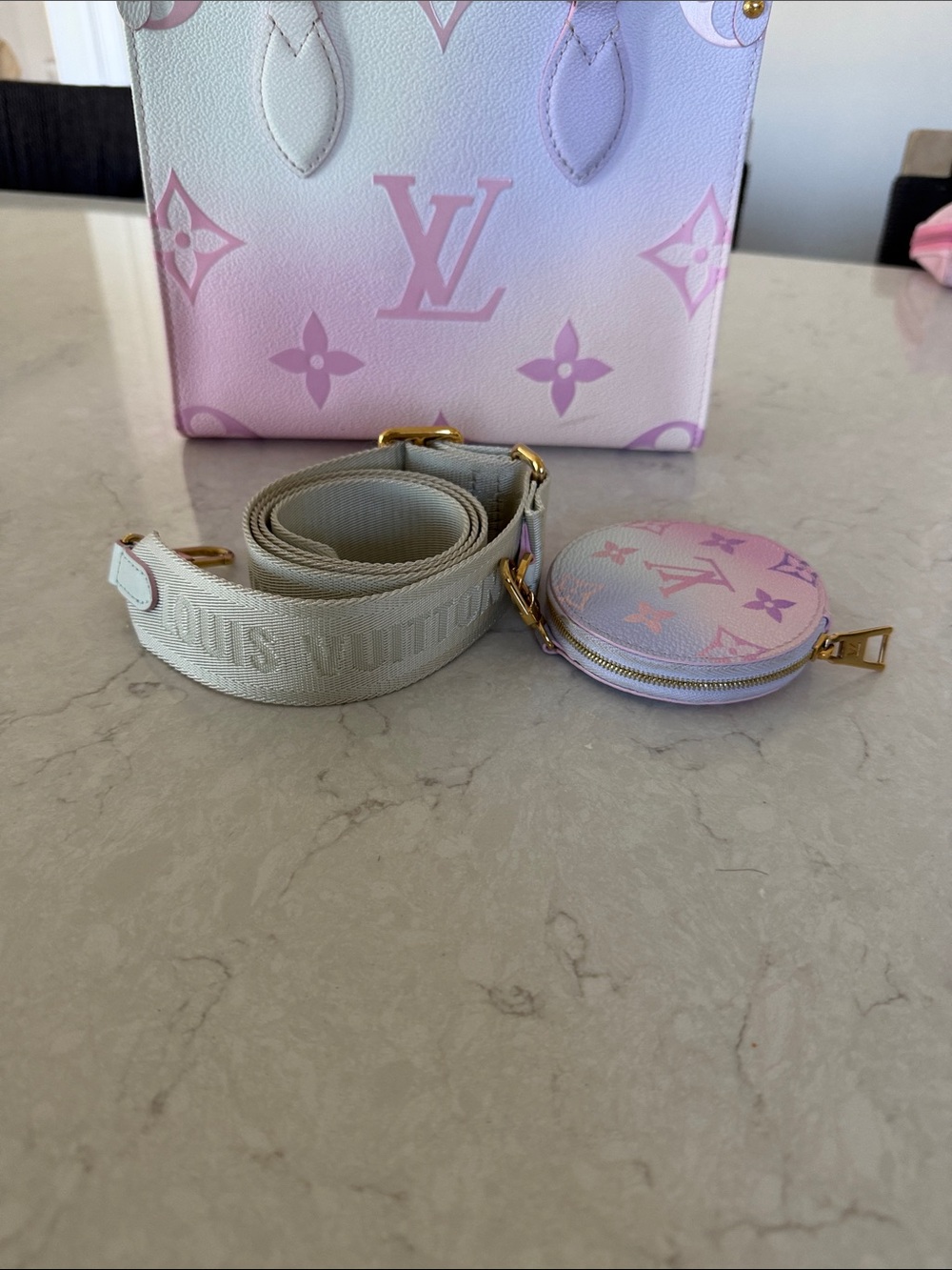 Louis Vuitton Pastel Gradient Monogram OnTheGo Tote in Pink and Lavender - Picture 2 of 11